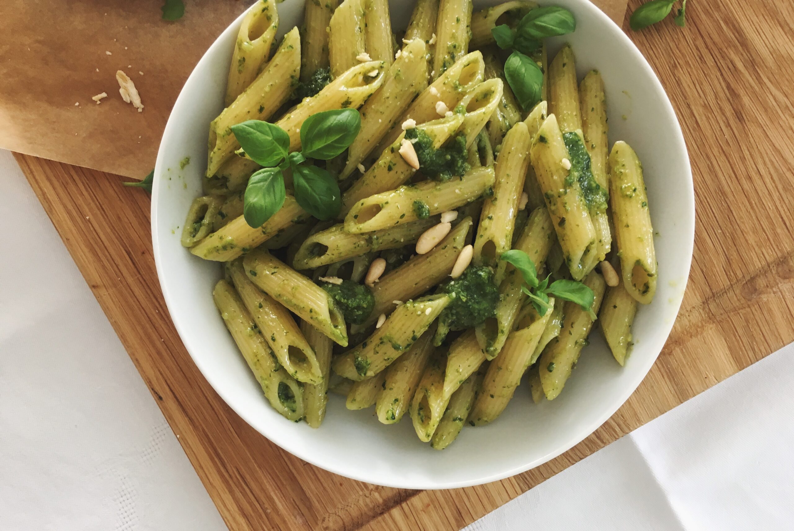 Basilikum-Pesto: Eine Portion Sommer auf dem Teller