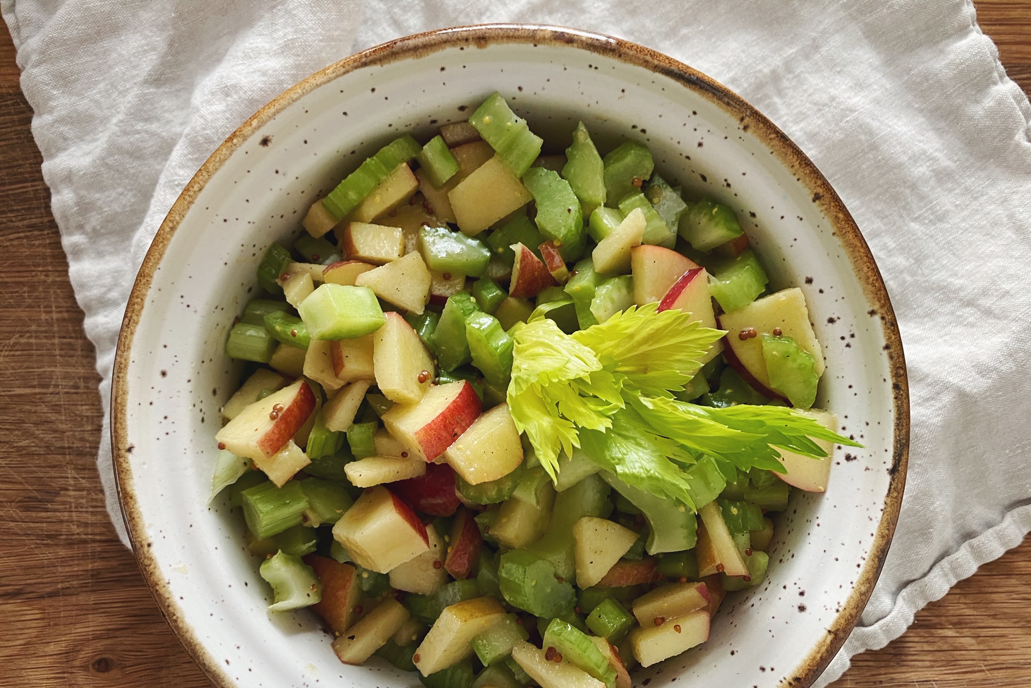 Sellerie-Apfel-Salat: der perfekte Sommer-Salat